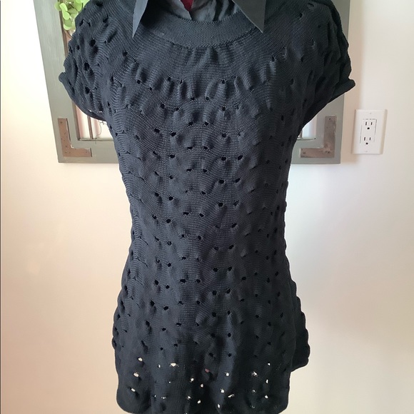 Beautiful short sleeved Simon Chang sweater. - Picture 2 of 6